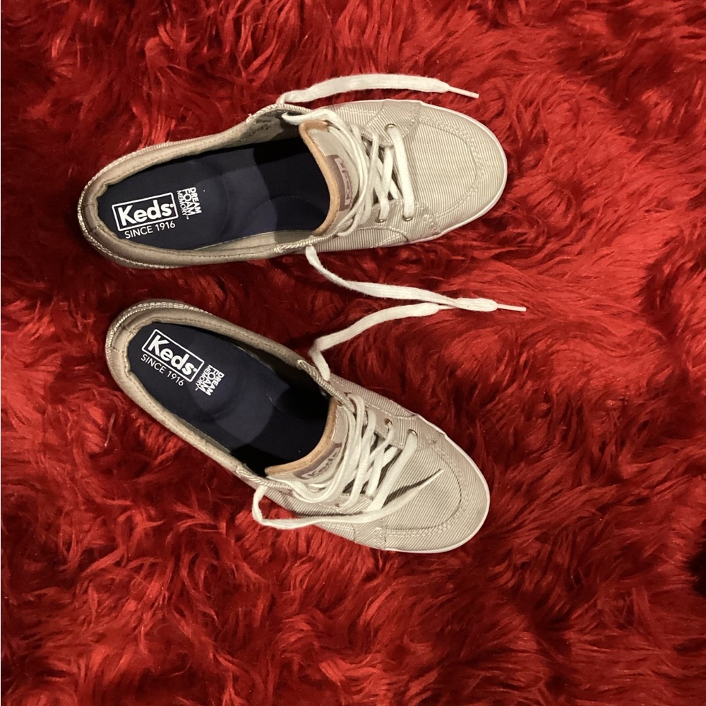 ⭐️$3⭐️ Keds *Dream Foam* Size 7.5 (Or 8)
